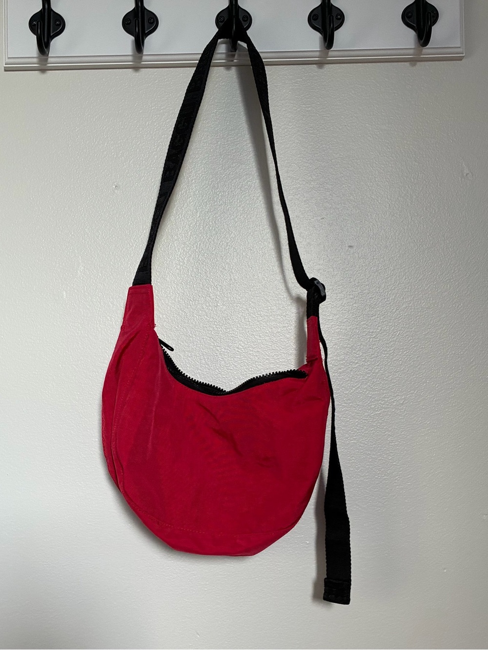 BAGGU Red Small Crescent